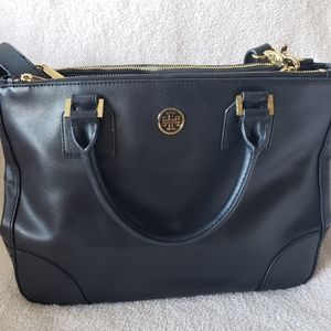 Tory Burch purse in black with gold deatil.